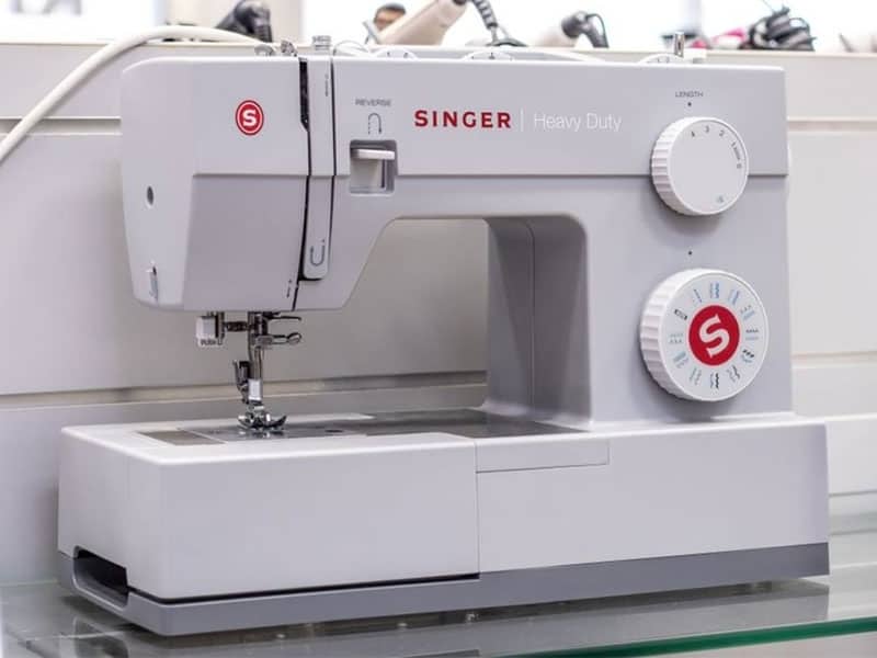 11 Best Heavy Duty Sewing Machine Reviews 2020 (Recommended)